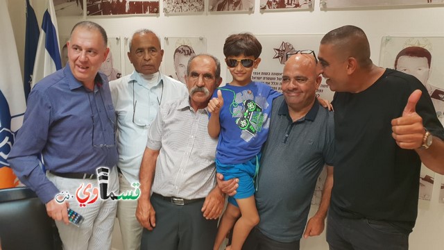 فيديو: الطفل كريم جمهور من قلنسوة بين أحضان عائلته بعد 4 أيام على اختطافه بعد وساطة رجال صلح من كفرقاسم والرملة 